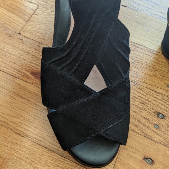 Earth Black Peep Toe Wedges - Picture 4 of 8